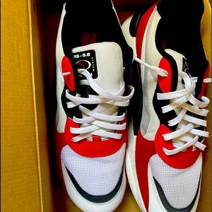 Pumas Size 10 Black Red & White
